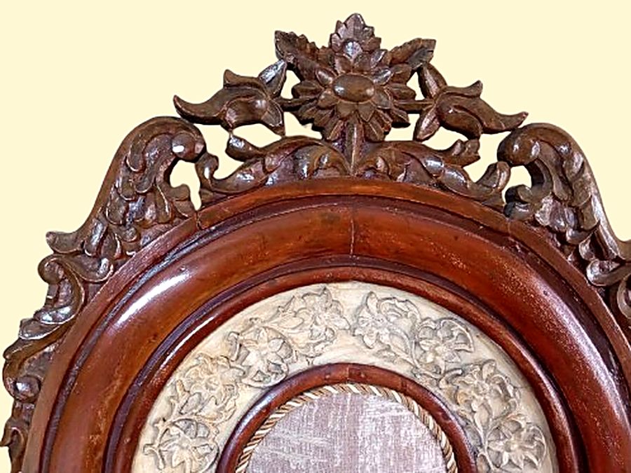 Mirror crest